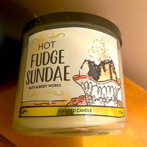 Bath & Body Works candle NWT